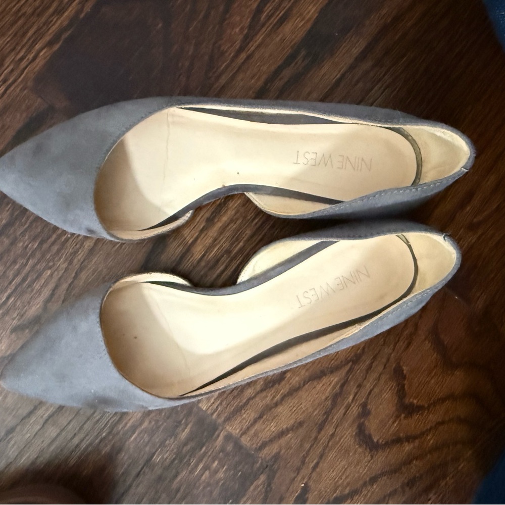 Nine West Gray Pointed Toe flat - size 4